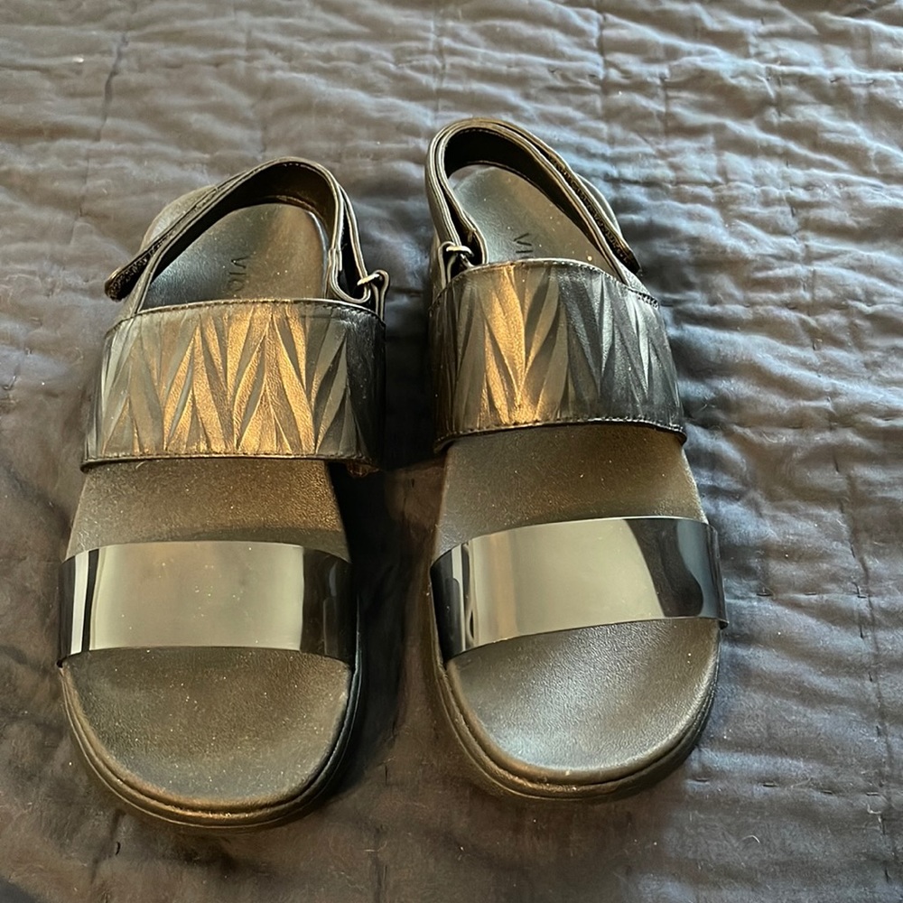 Vionic black sandals